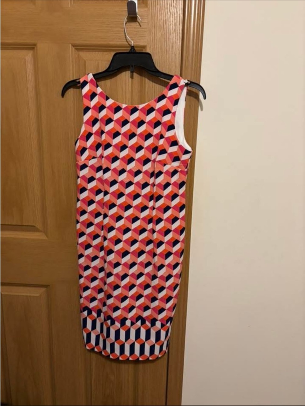 Sleeveless Geometric Print Sheath Dress in Coral, Navy and White
